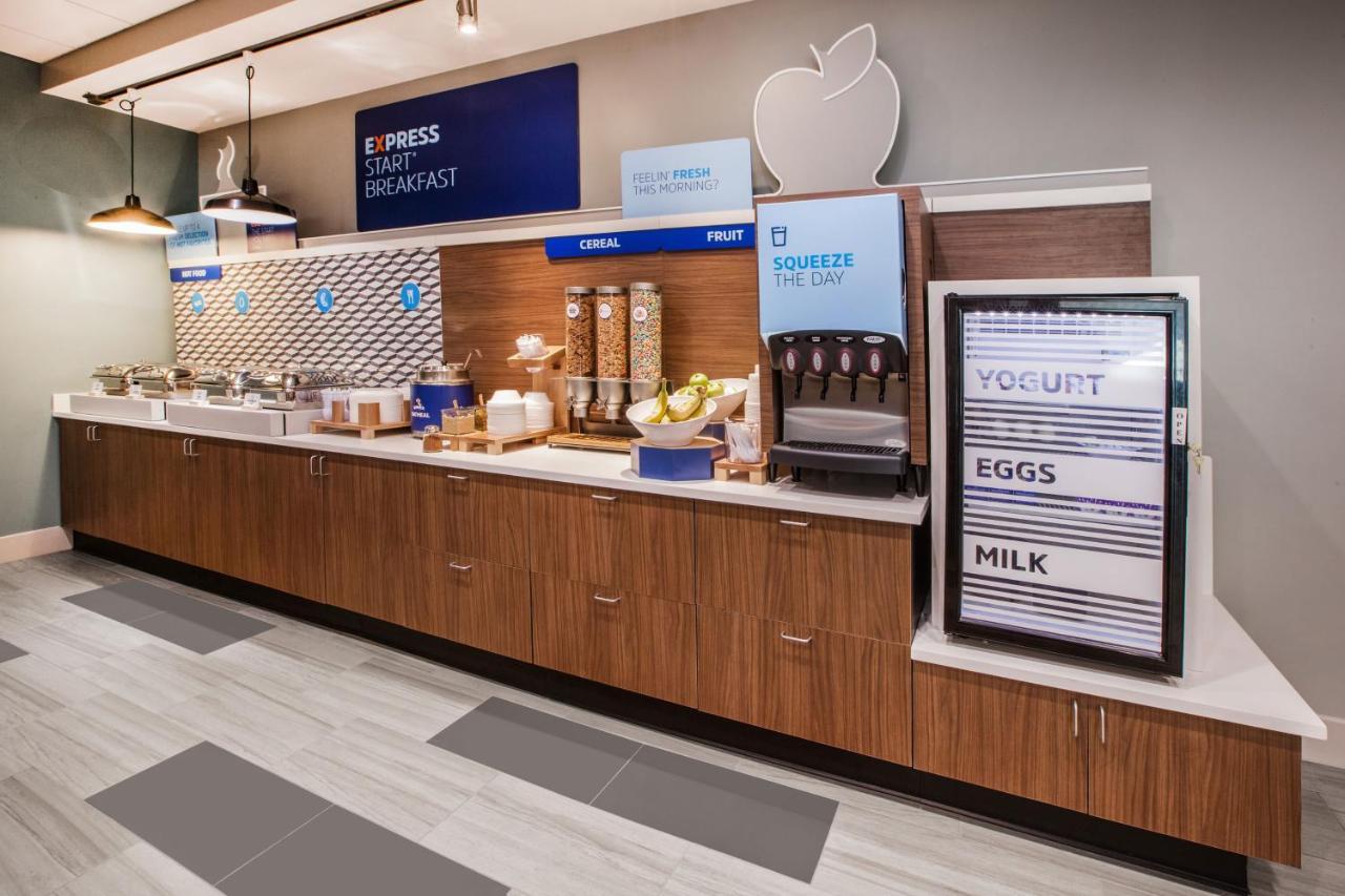 Holiday Inn Express Rochester - University Area By Ihg Esterno foto